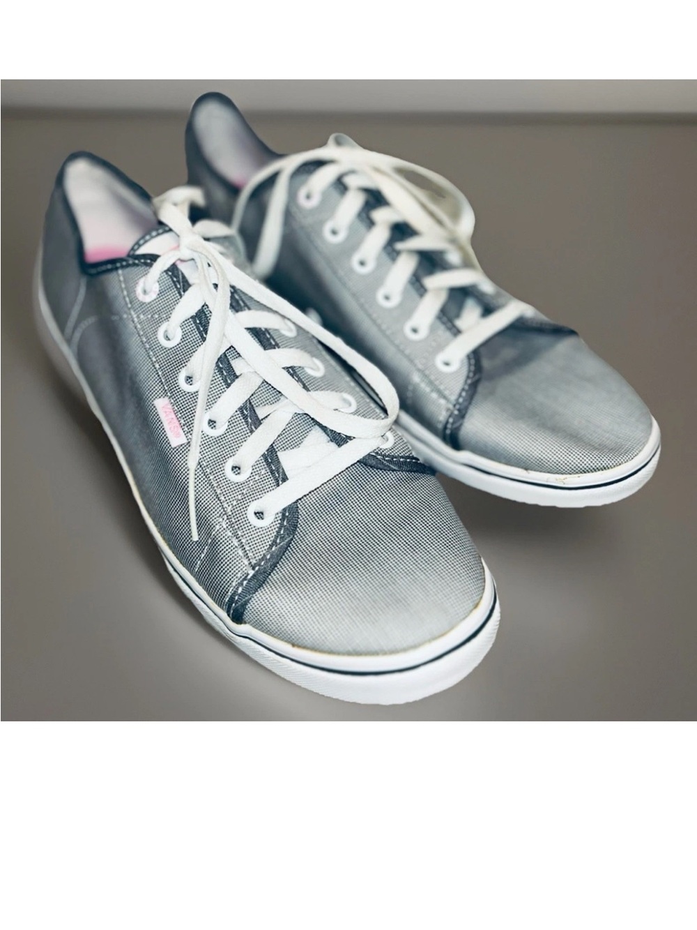 Vans Women's 11 Gray Canvas Lace Up Sneakers Pink Sole Low Top Atwood Skater Sho